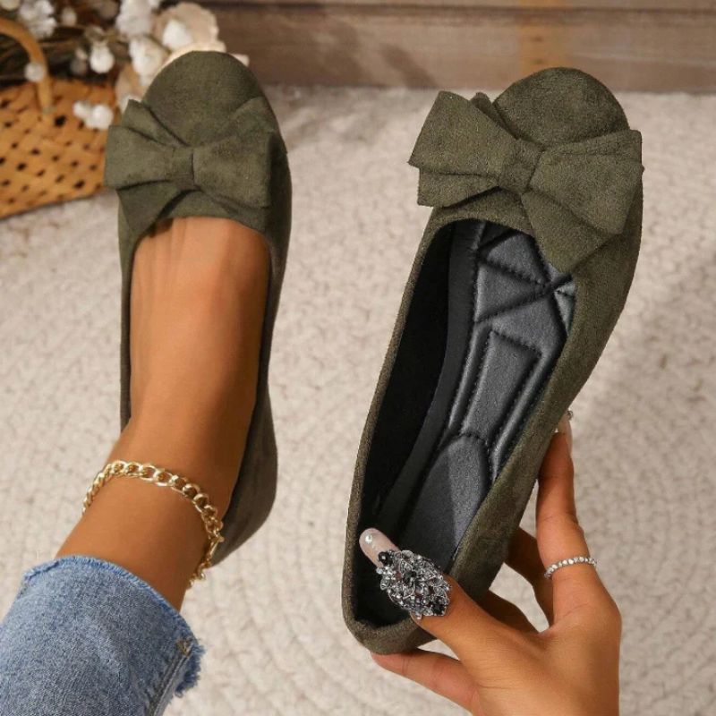 Women's wide fit, cushioned comfort ballet flats