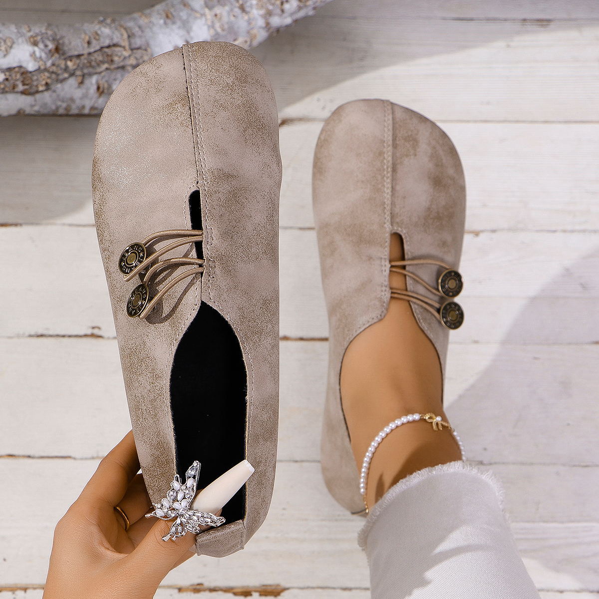 Women's wide fit, cushioned comfort loafers