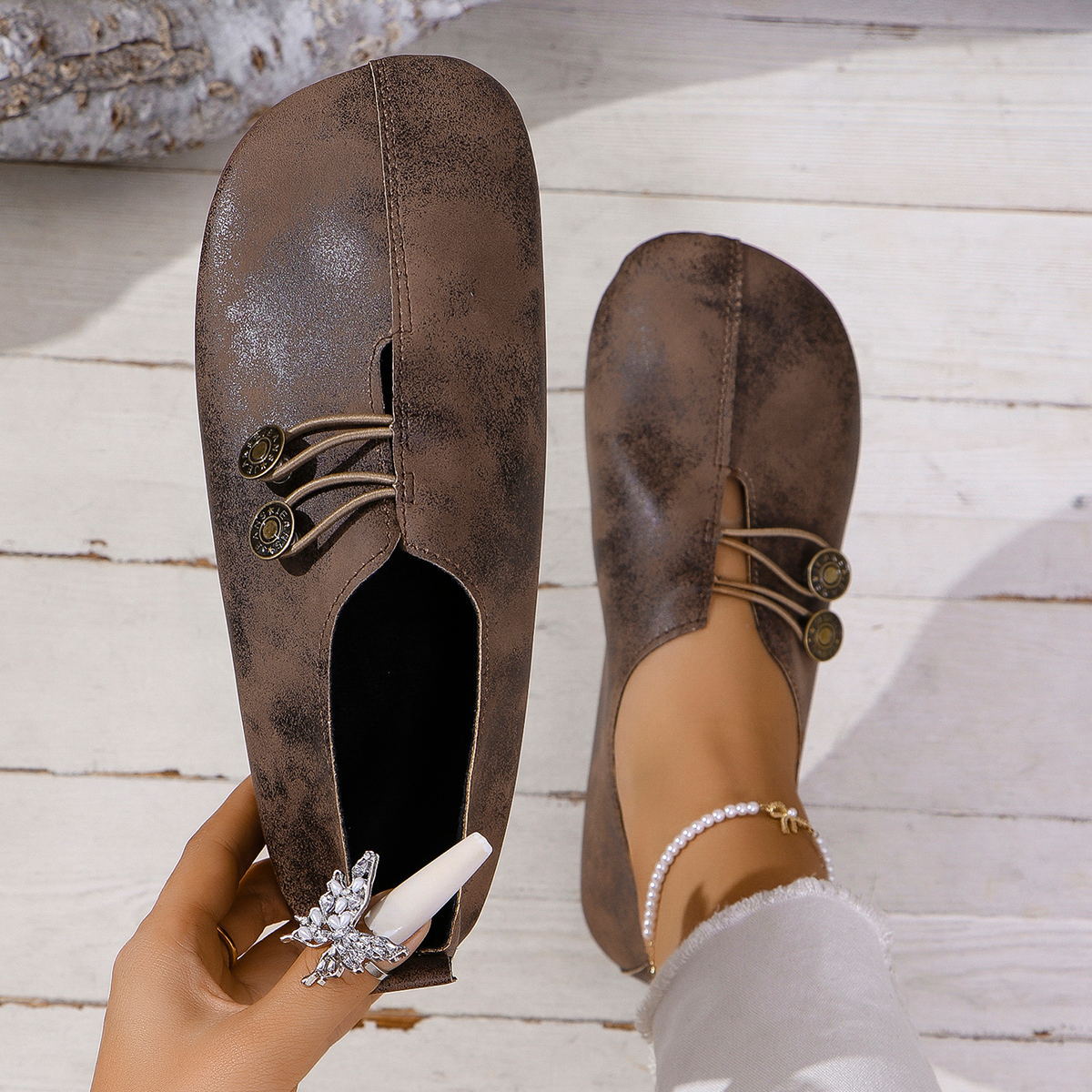 Women's wide fit, cushioned comfort loafers
