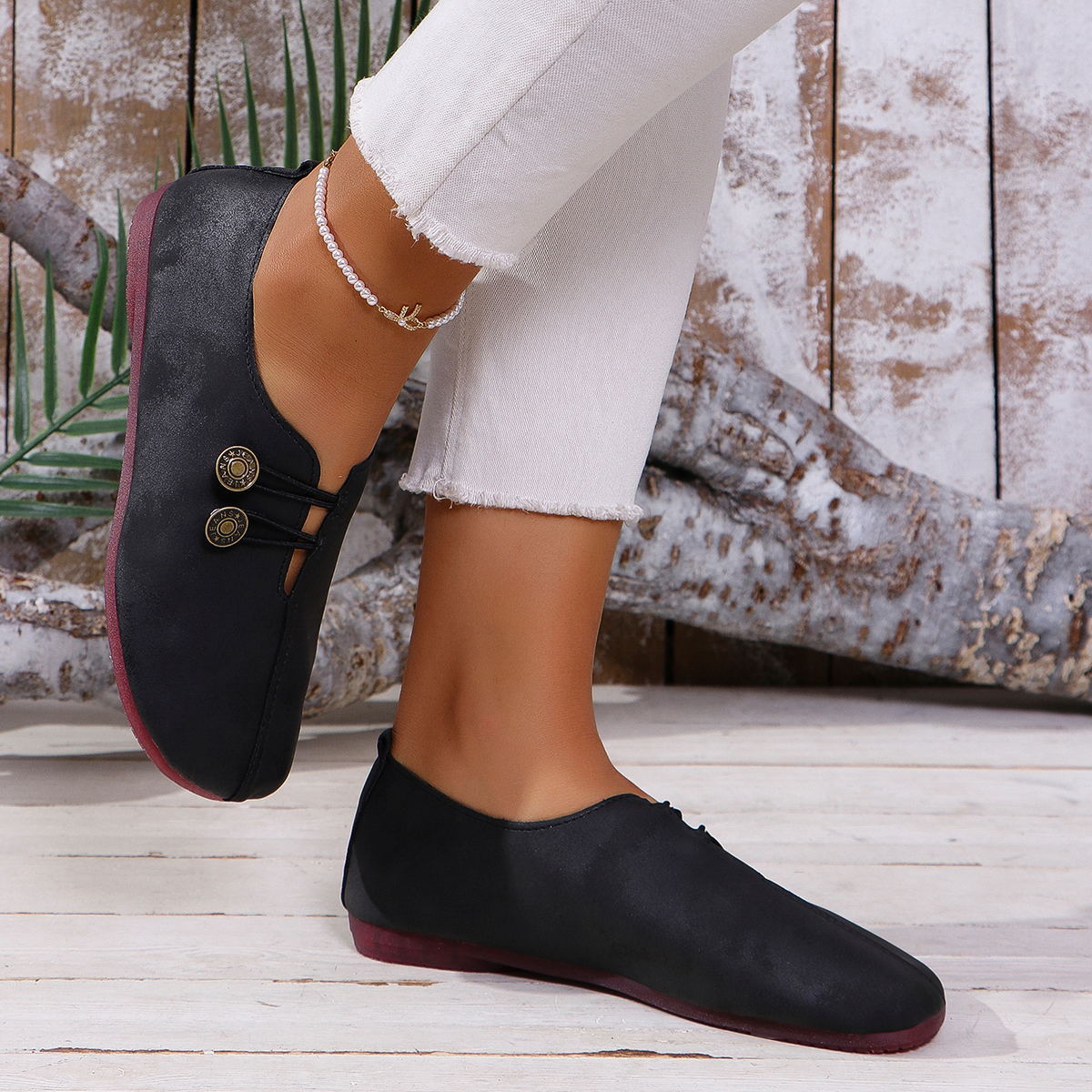 Women's wide fit, cushioned comfort loafers