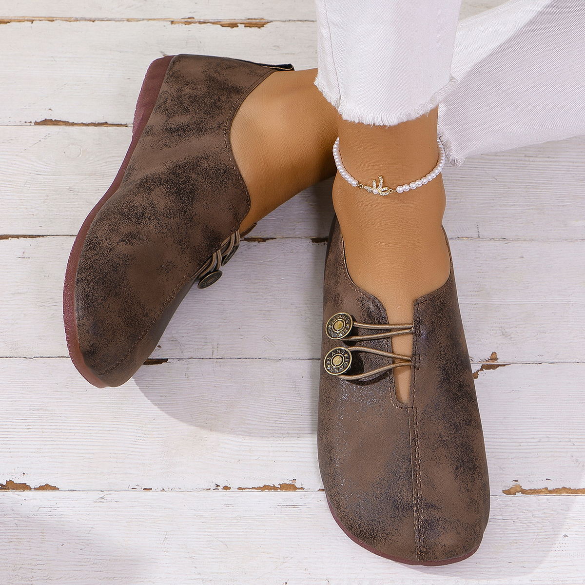Women's wide fit, cushioned comfort loafers