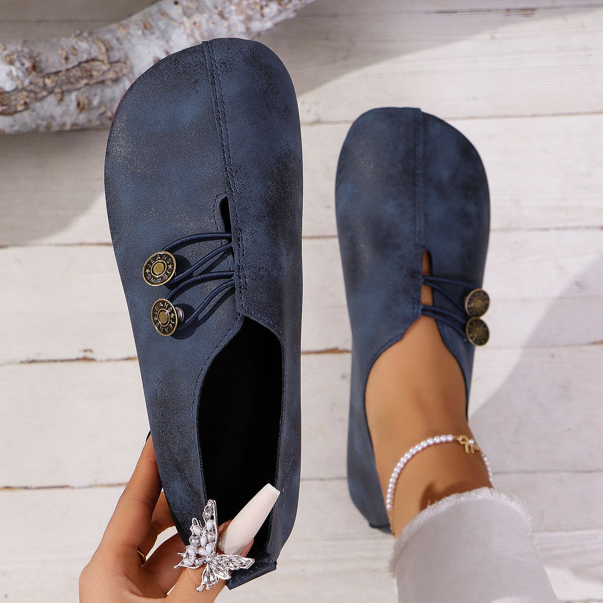 Women's wide fit, cushioned comfort loafers