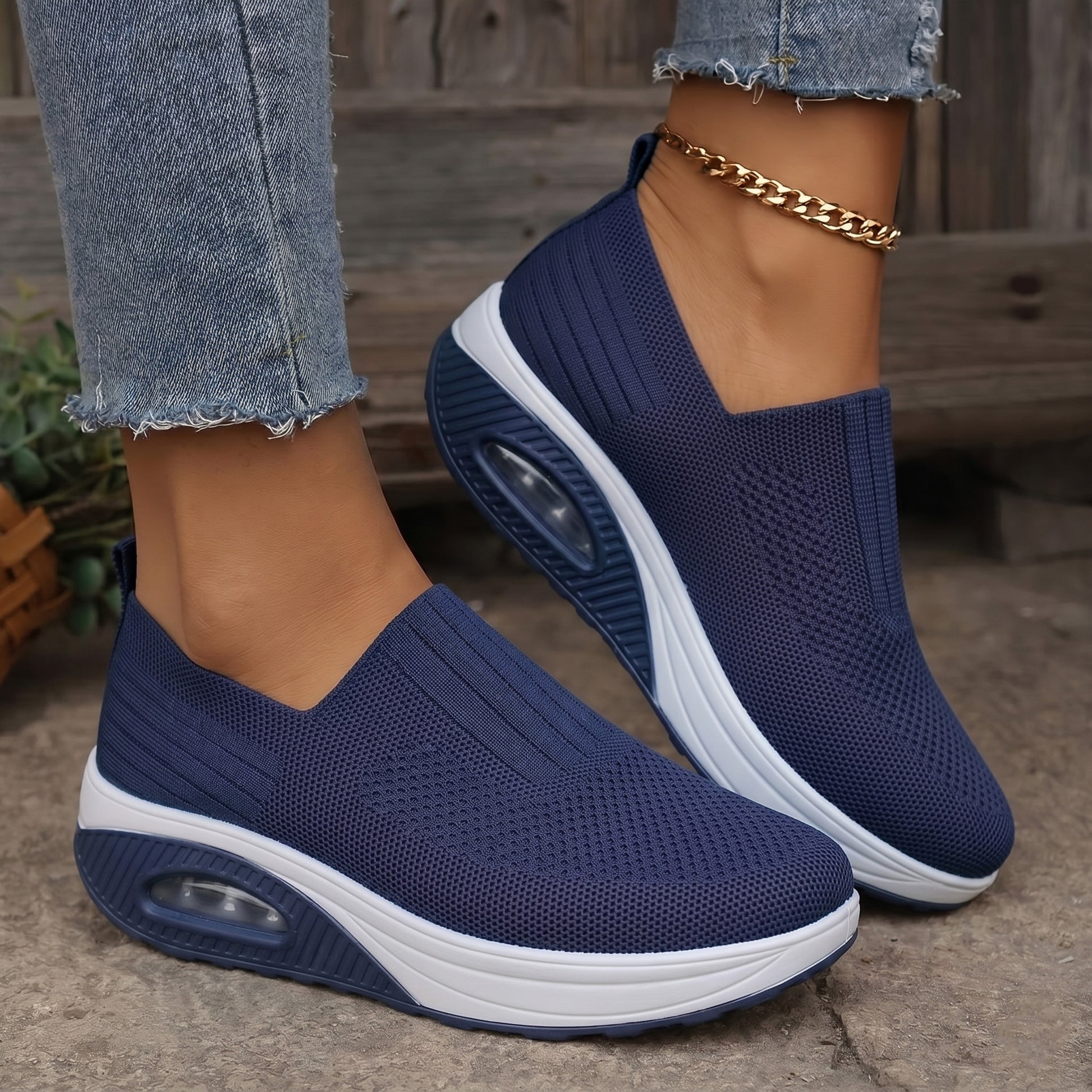 Women's cushioned comfort, breathable upper, lightweight design trainers with everyday walking