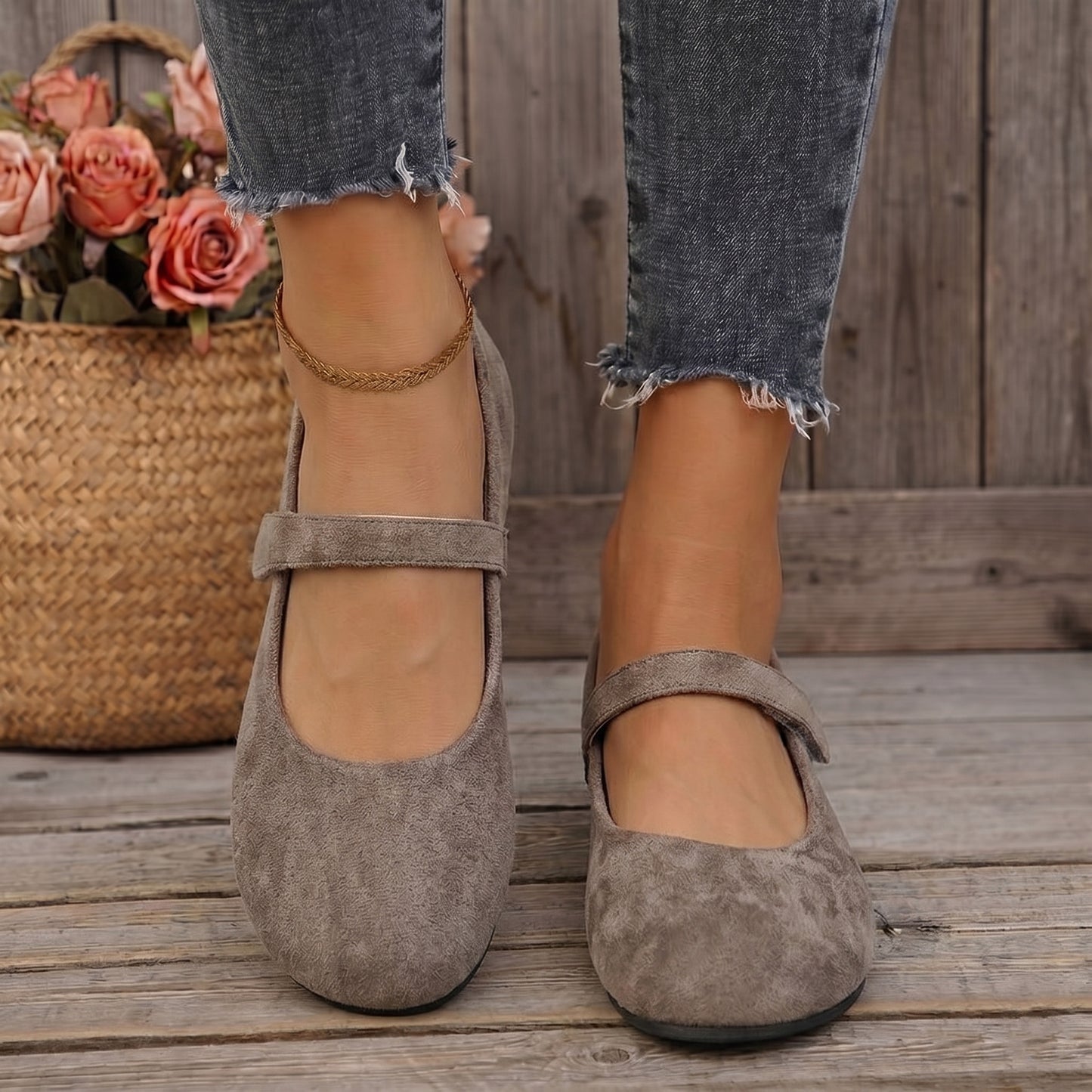 Women's wide fit, cushioned comfort Mary Jane flats