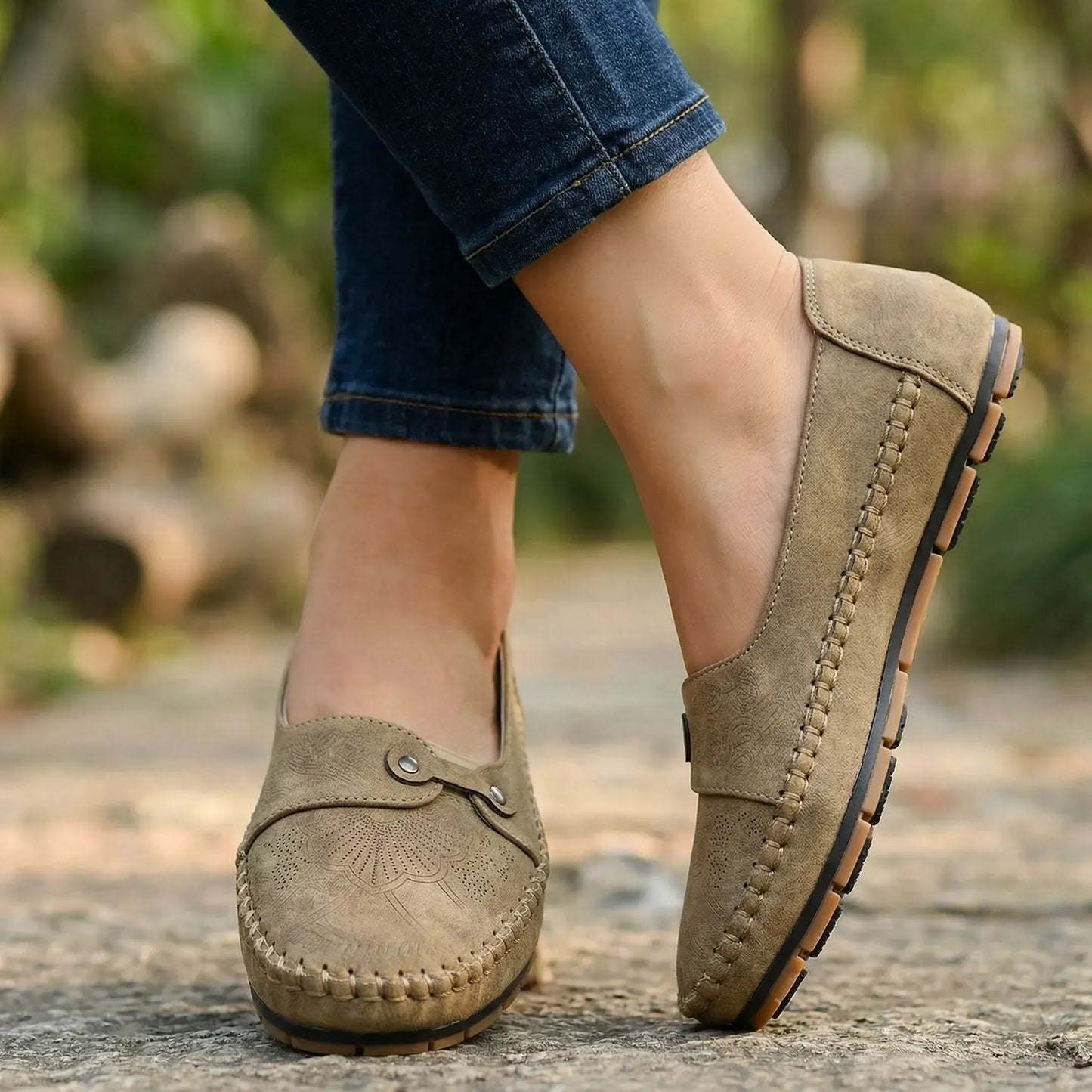 Women's extra wide fit, arch support, slip on design loafers with suede upper and everyday walking