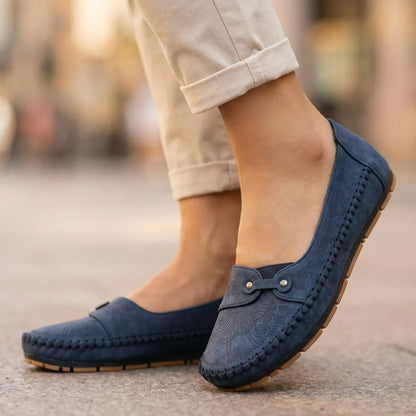 Women's extra wide fit, arch support, slip on design loafers with suede upper and everyday walking